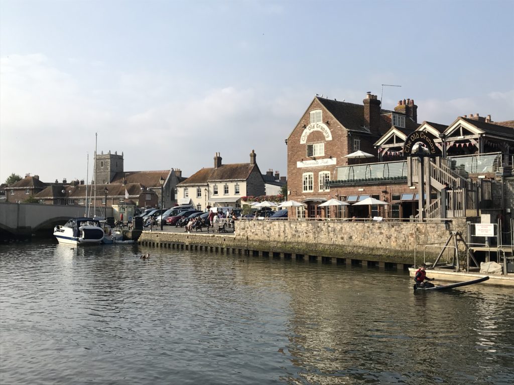 川沿いの遊歩道